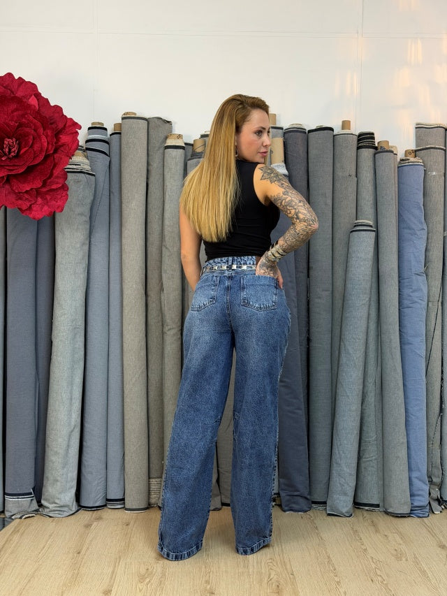 Calça straight Detalhes na Lateral