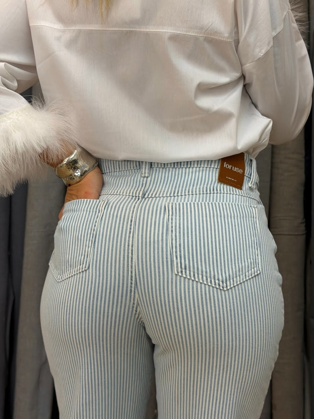 Calça straight listrada