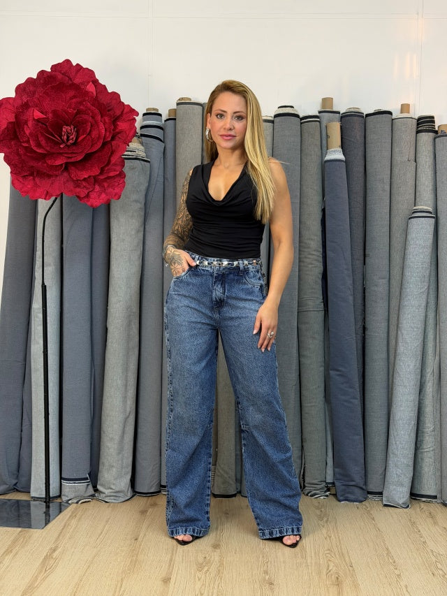 Calça straight Detalhes na Lateral