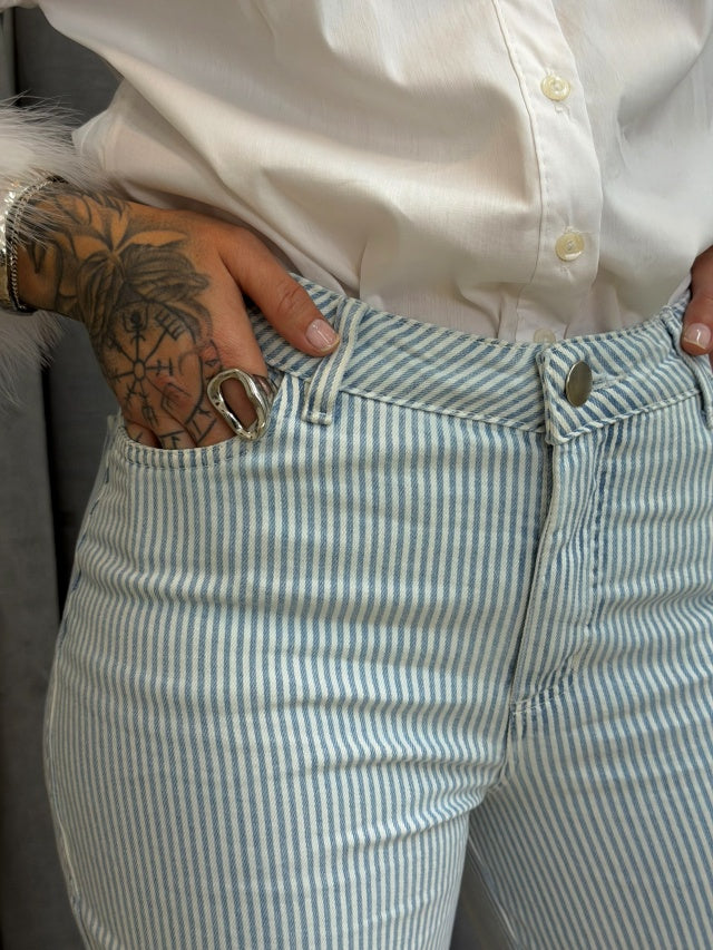 Calça straight listrada