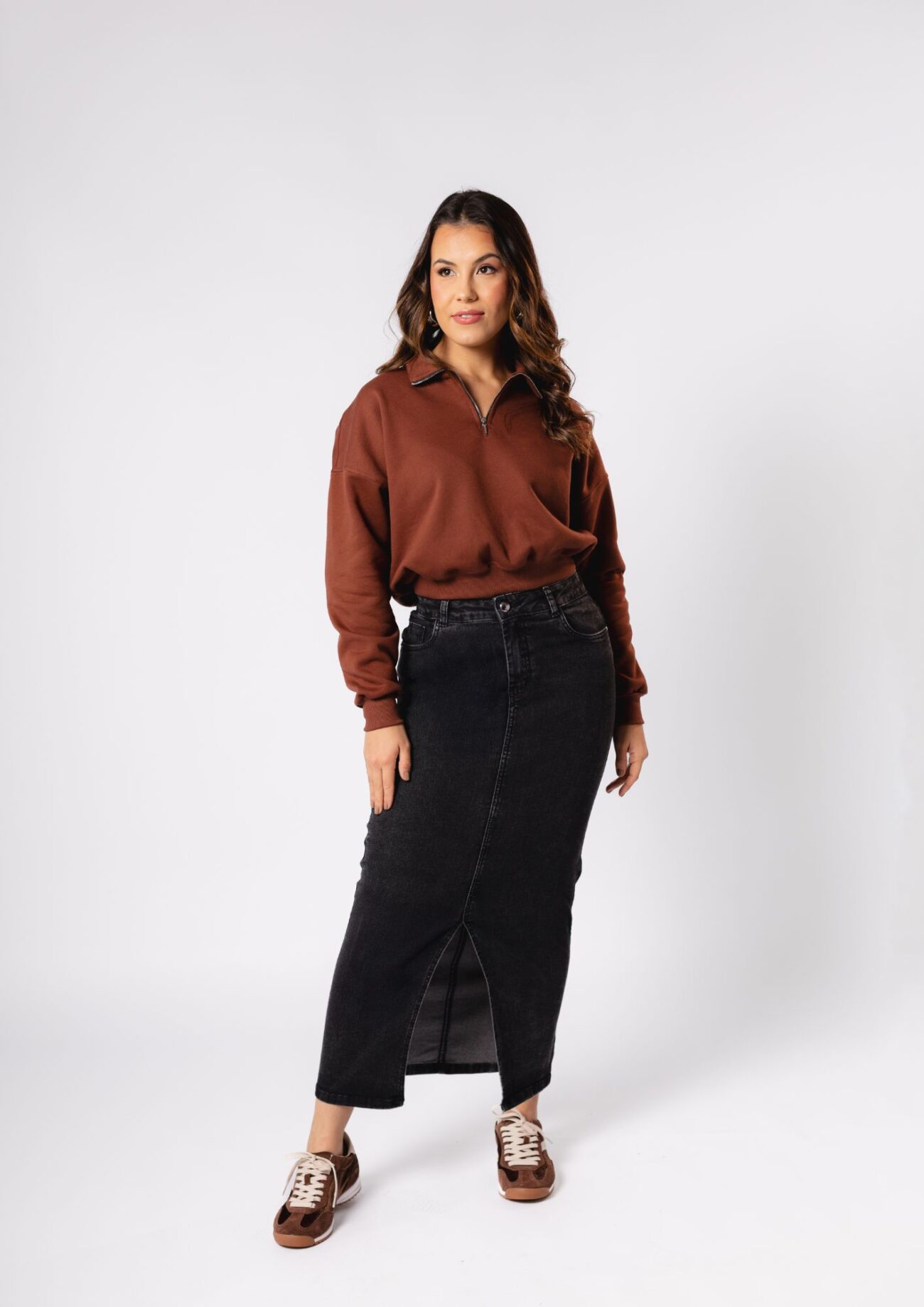 Saia Jeans Midi Preta com Fenda Frontal