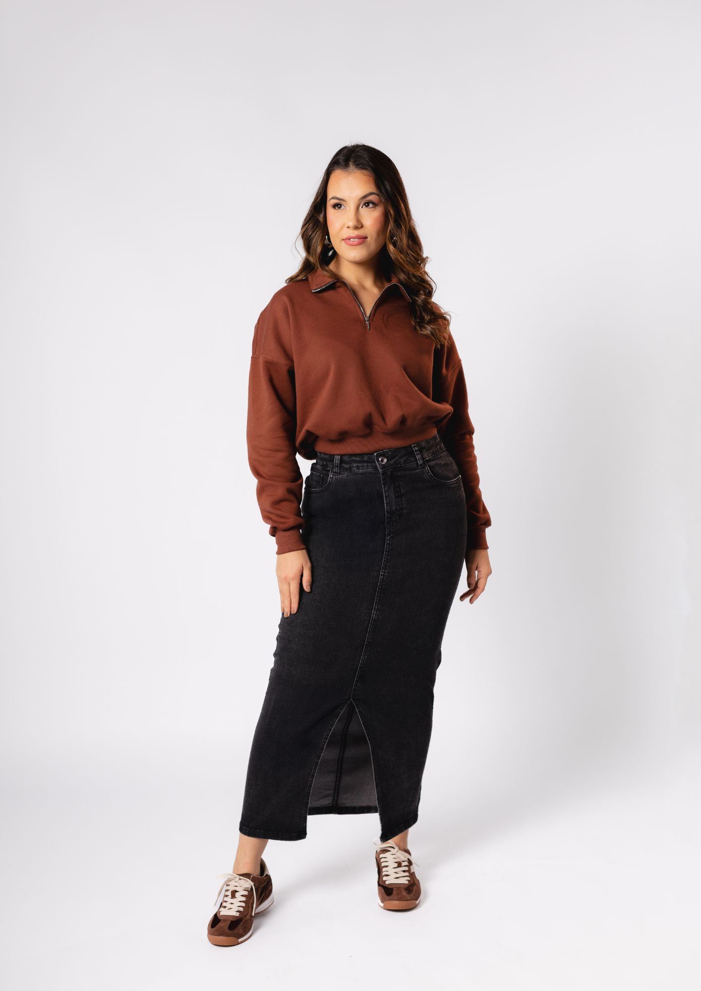 Saia Jeans Midi Preta com Fenda Frontal