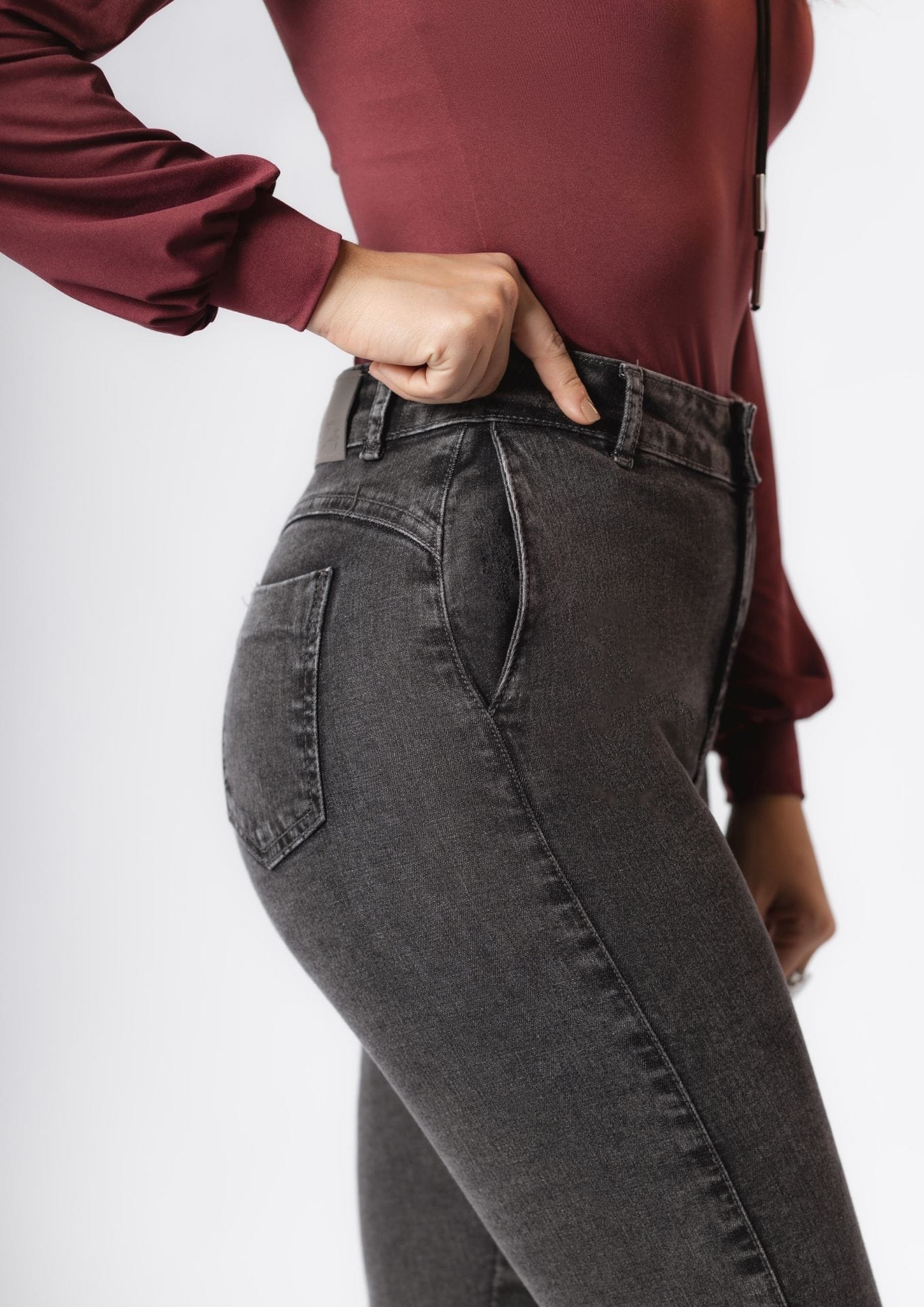 Calça Jeans Feminina Preta Boot cut de Cintura Alta - Imagem 2