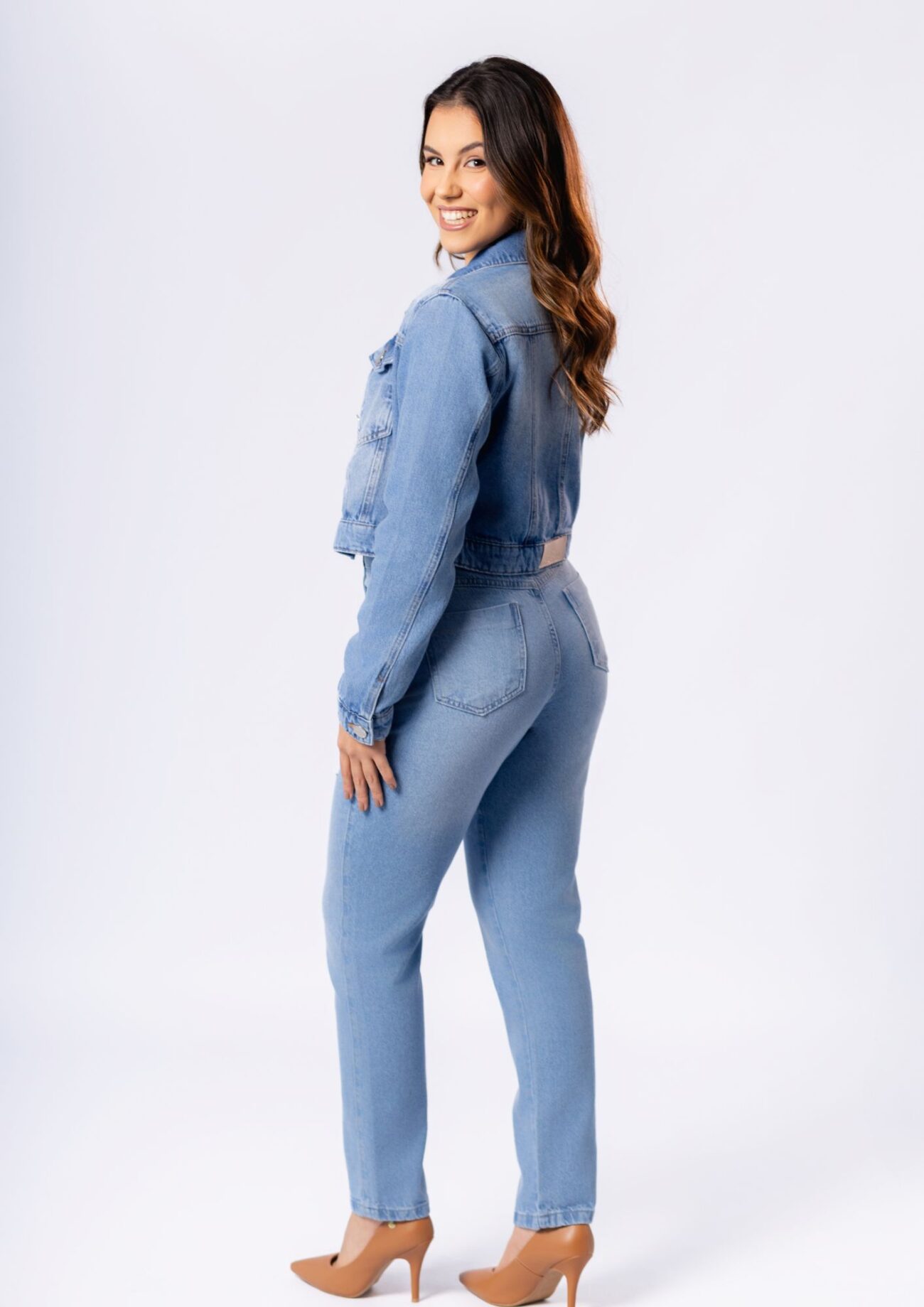 Calça Jeans Feminina Mom com Puídos  - Imagem 3