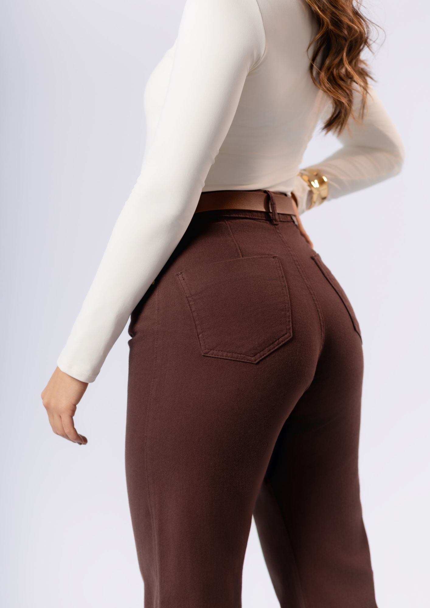 Calça Jeans Feminina modelagem cor Marrom - Imagem 4
