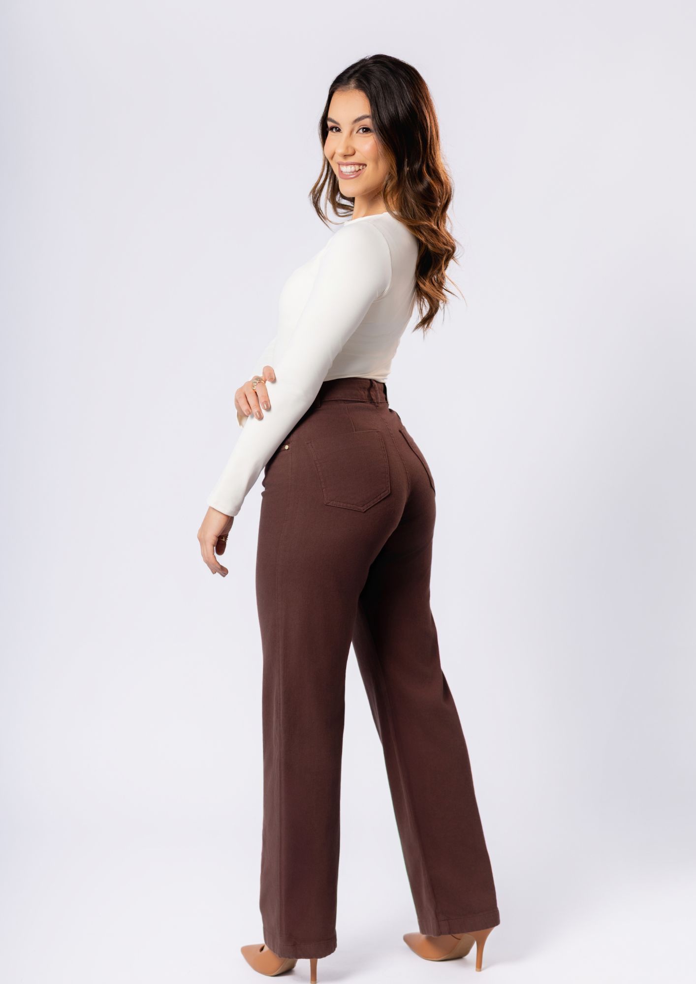 Calça Jeans Feminina modelagem cor Marrom - Imagem 2