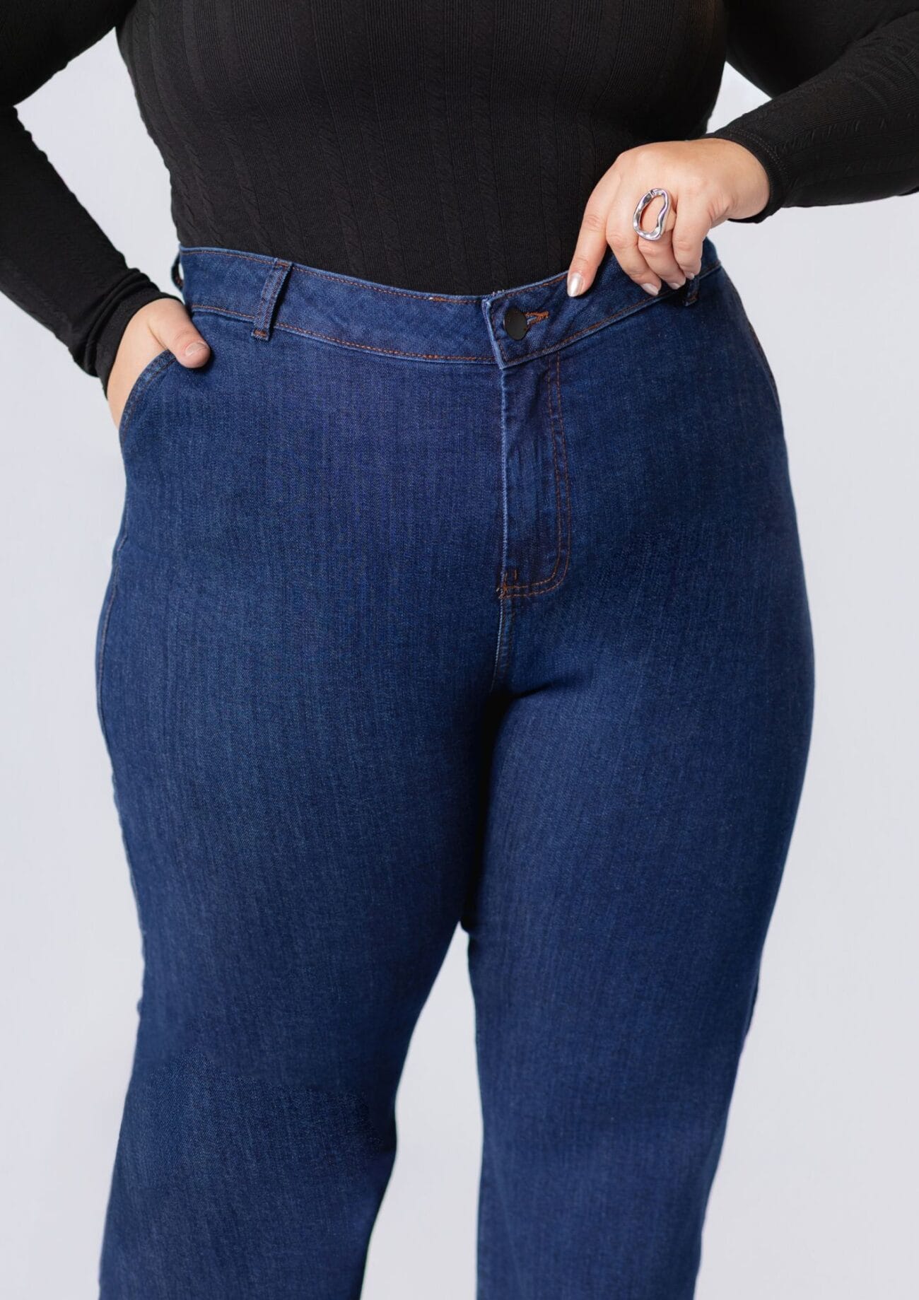 Calça Jeans Feminina Plus Size Reta - Imagem 2