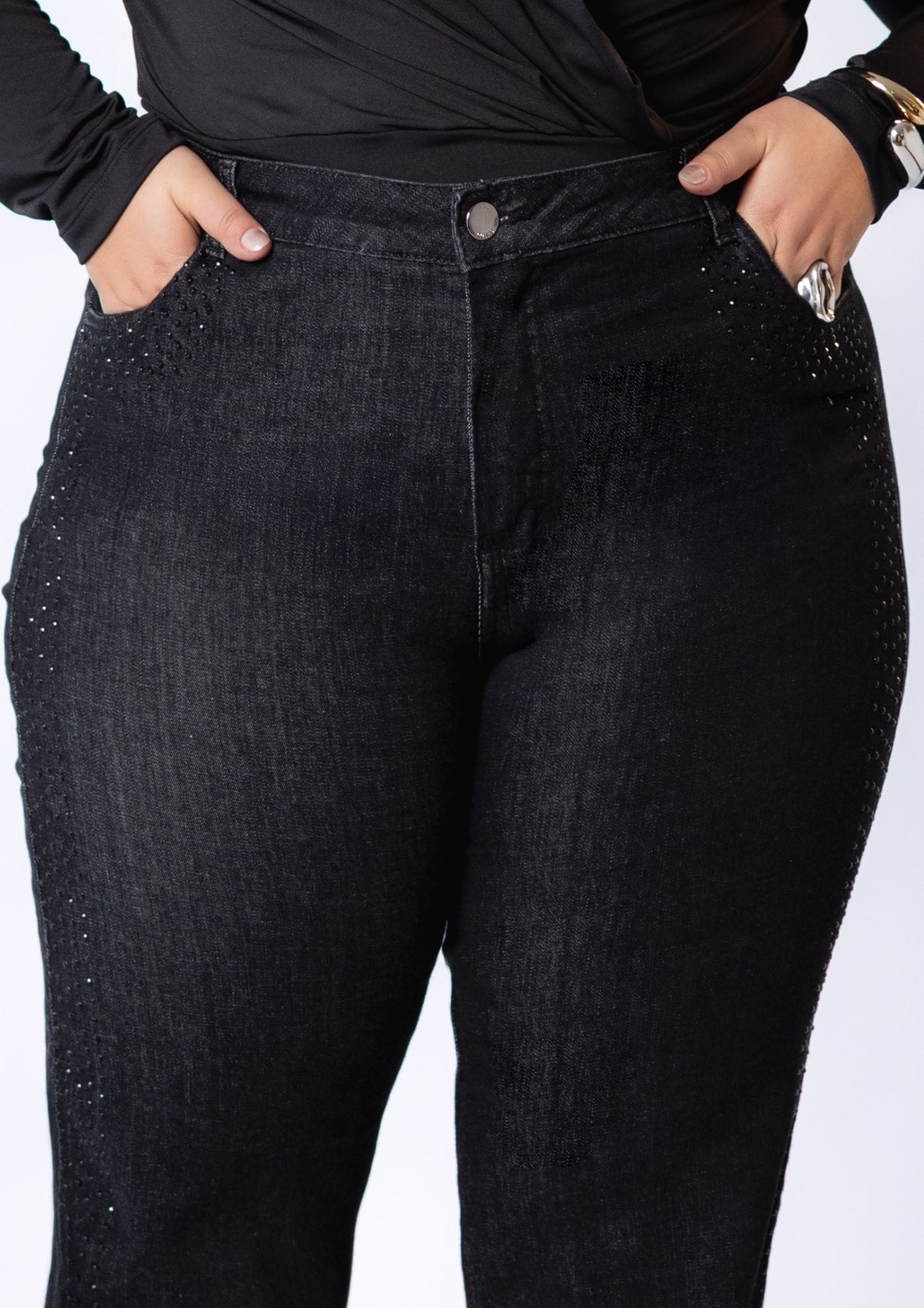 Calça Jeans Feminina Plus Size Preta com Detalhes Laterais - Imagem 2