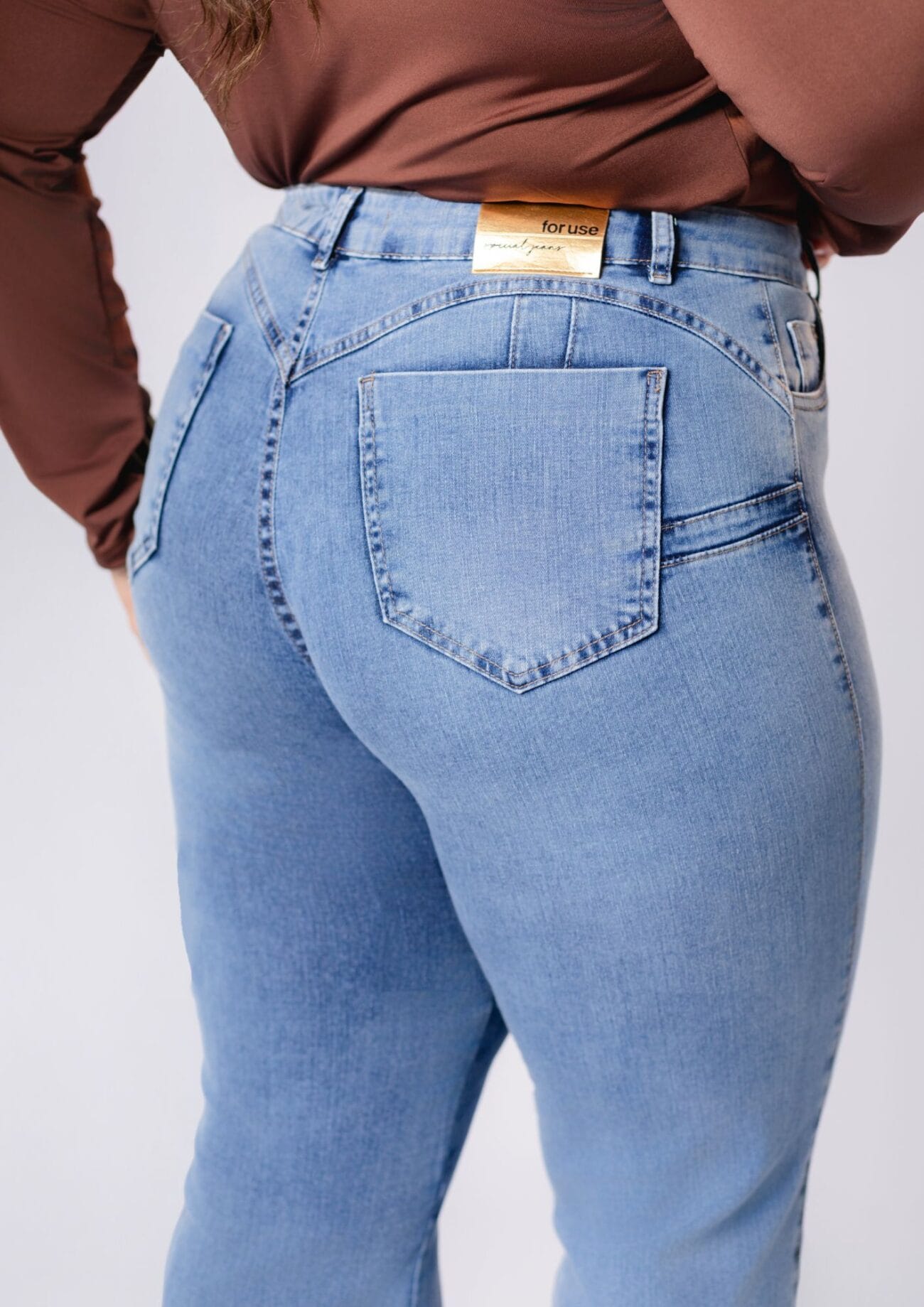 Calça Jeans Feminina Reta Plus Size Azul Claro - Imagem 4
