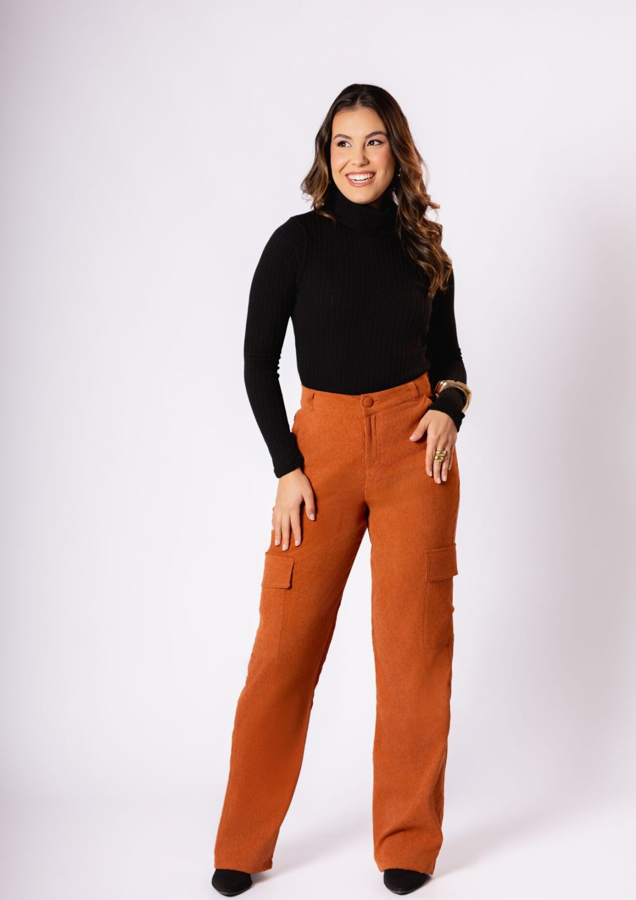 Calça Cargo Feminina em Sarja Canelada 