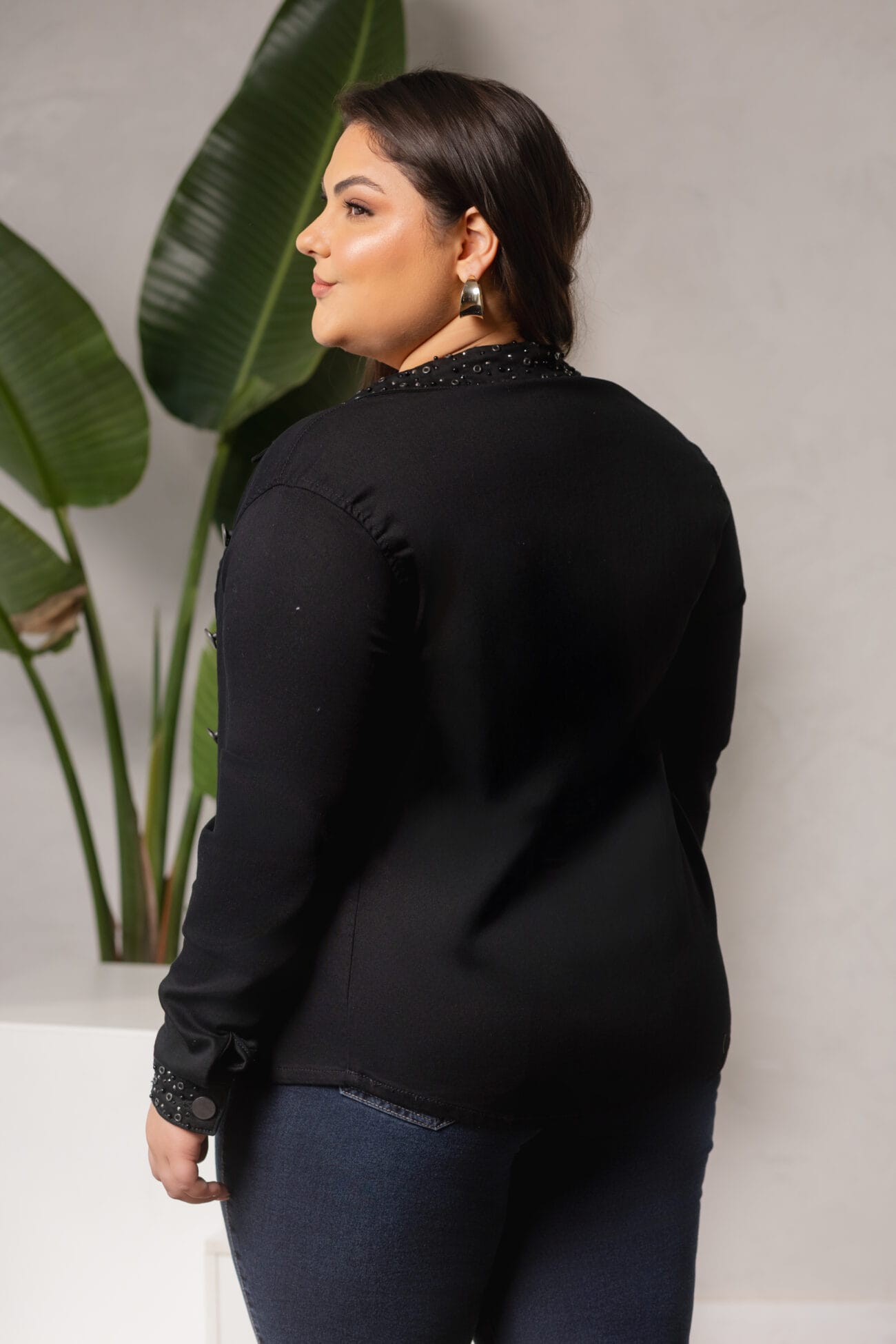 Camisa Feminina Preta com Aplicações - Imagem 2