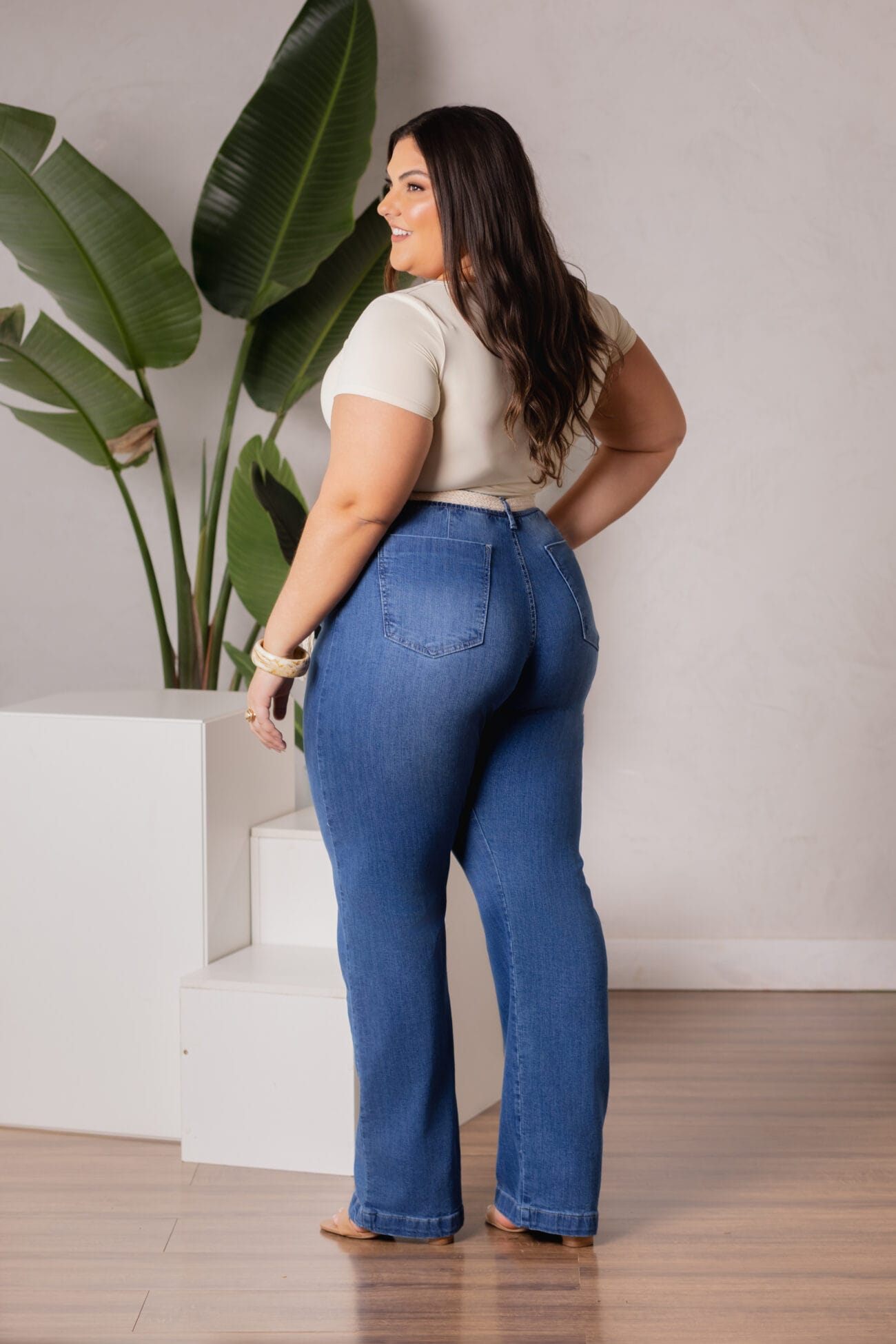 Calça Jeans Reta com Elástico Traseiro - Imagem 3
