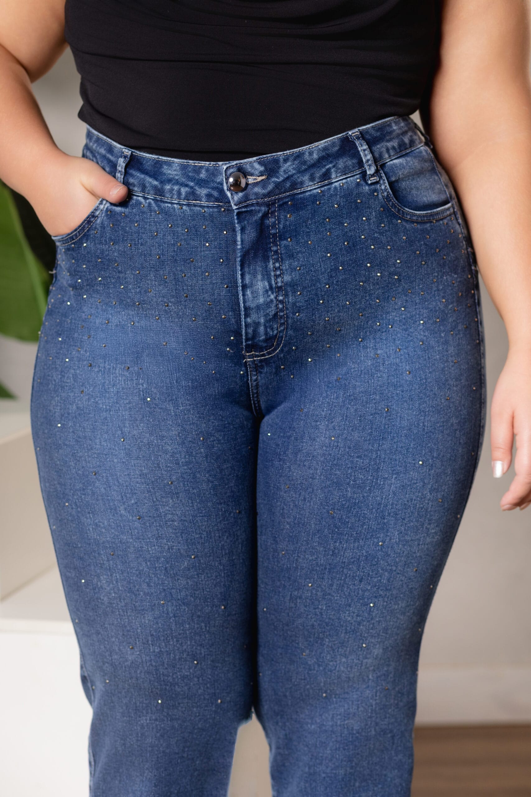 Calça Jeans Reta Modeladora Média com Strass - Imagem 2