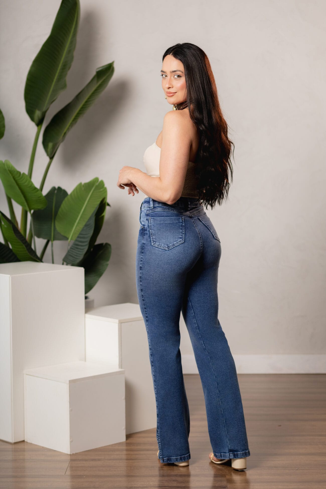 Calça Jeans Feminina Reta Azul Médio - Imagem 3