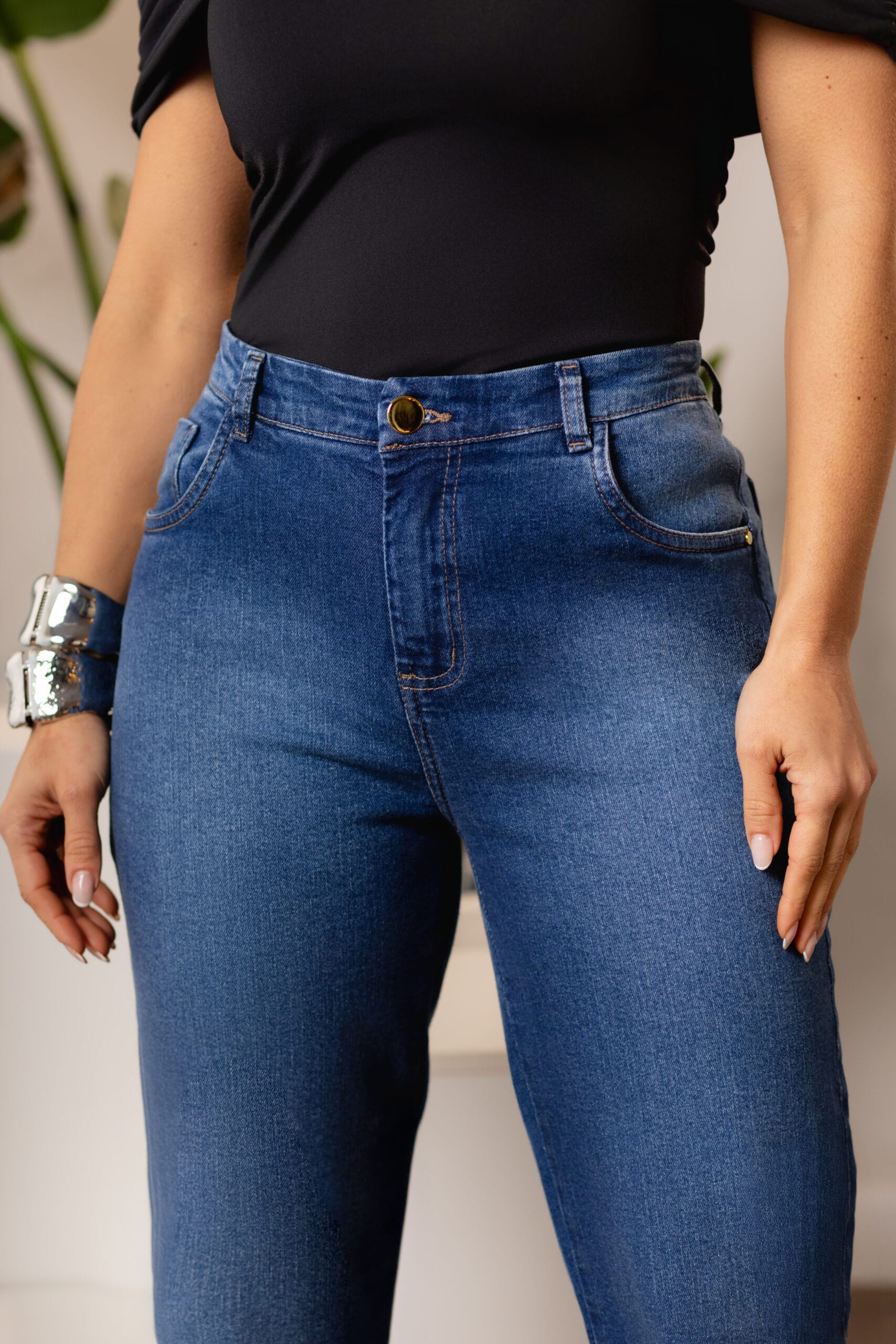 Calça Jeans Reta Feminina com Elástico nas Costas - Imagem 2