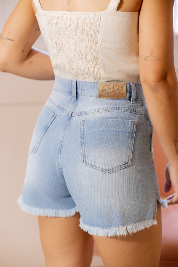 Short Jeans com Pérolas e Aplique - Imagem 7