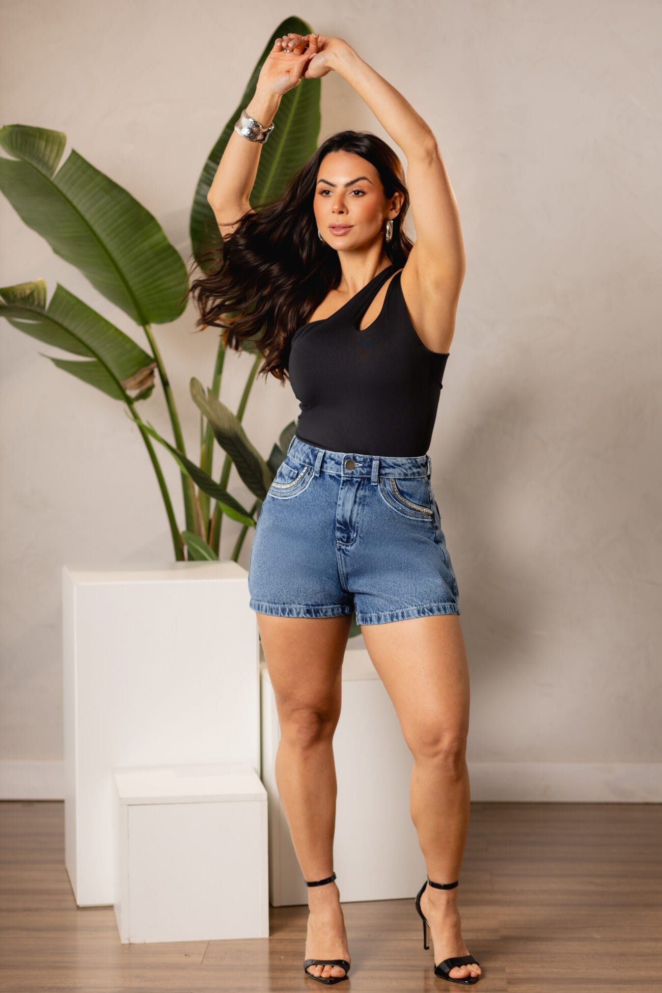 Short Jeans Feminino Cintura Alta com Strass