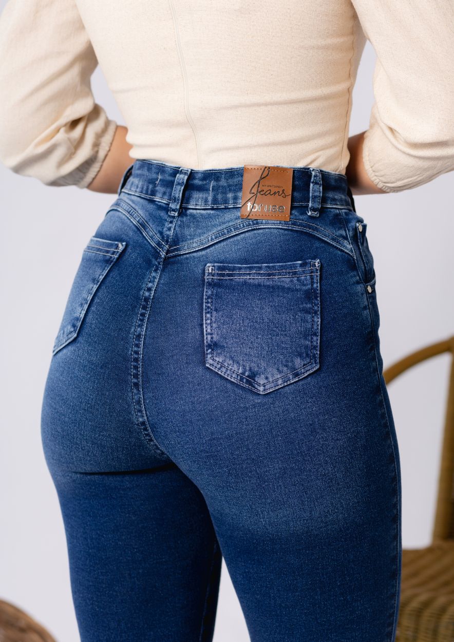 Calça Jeans Midi Pant com Pérolas - Imagem 4