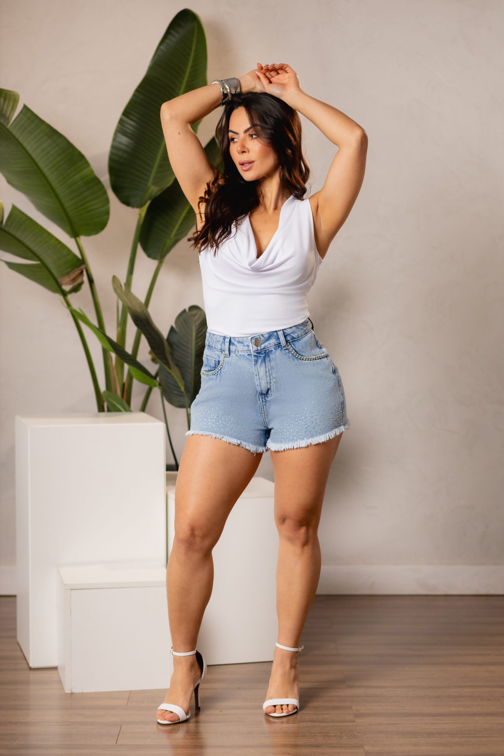 Shorts Mom Feminino com Brilhos e Franjas na Barra