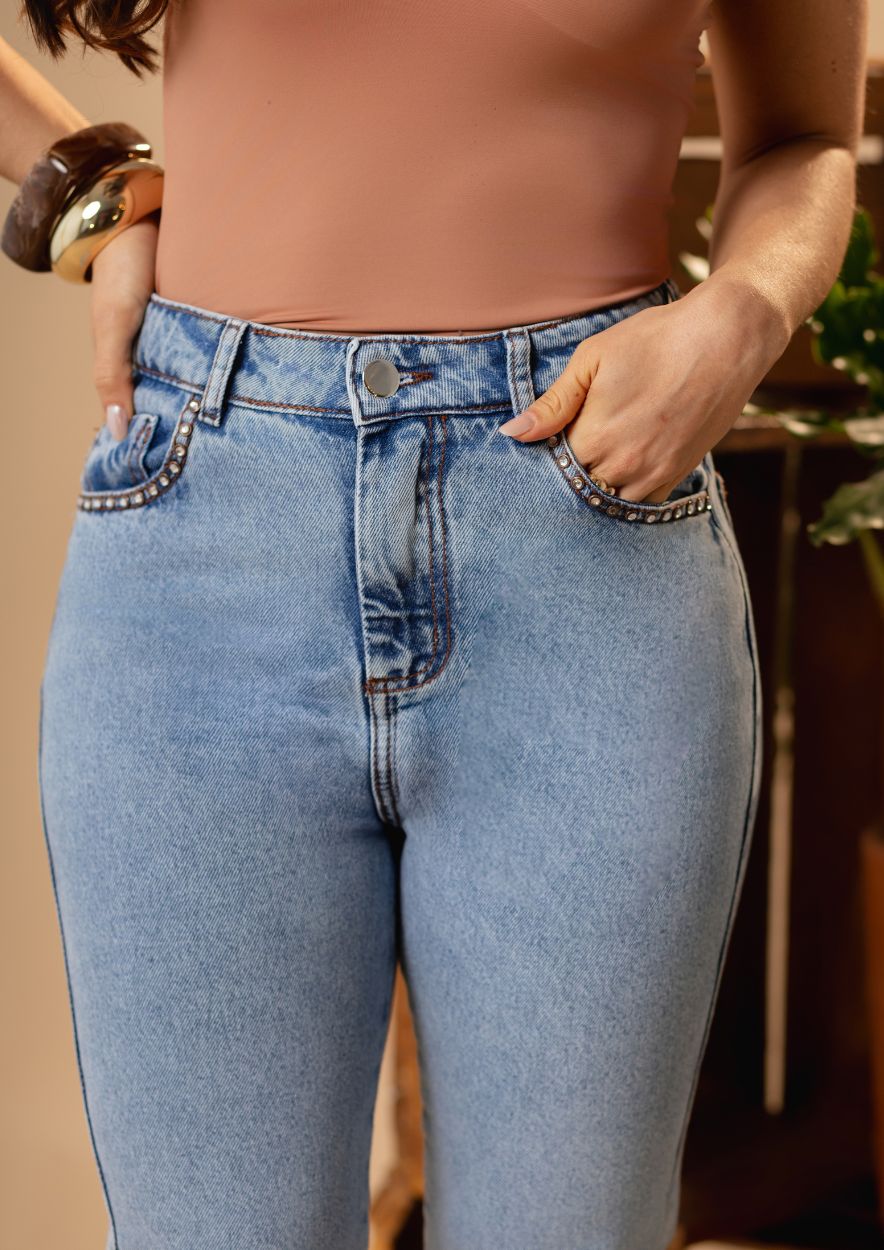 Calça Jeans Mom com Bolsos Tradicionais e Pespontos - Imagem 2