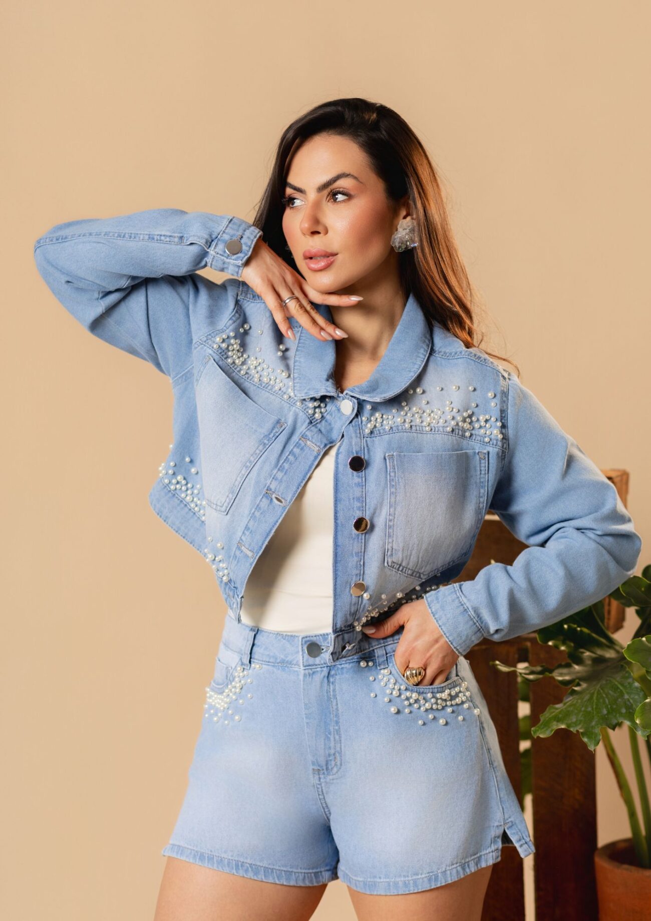 Jaqueta Jeans Cropped com Pérolas - Imagem 2