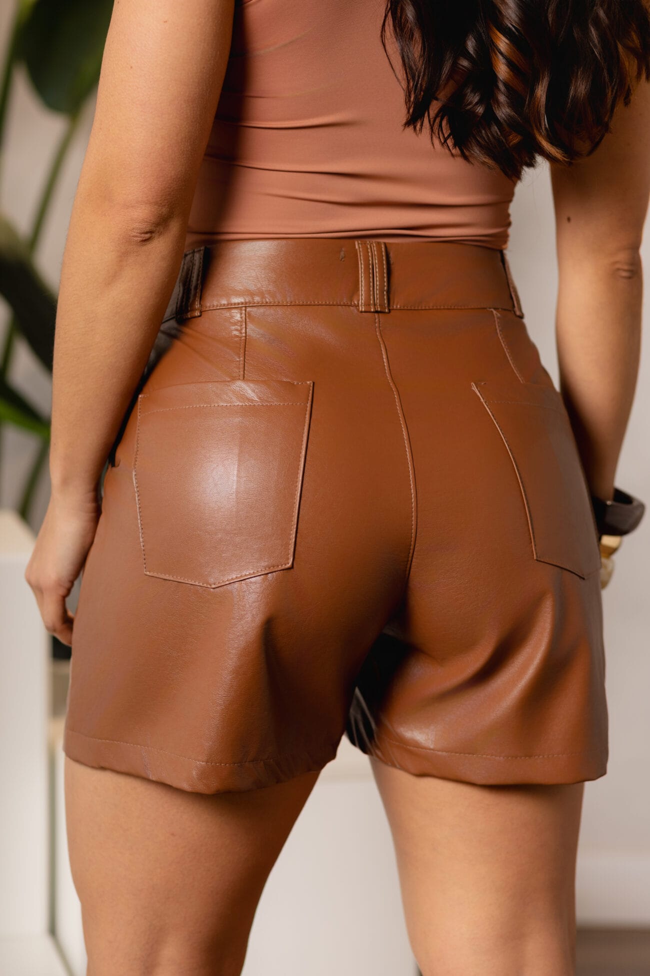 Short Feminino Couro - Imagem 4