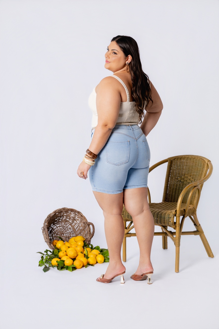 Short Jeans Conforto Média Cintura com Cinto - Imagem 3