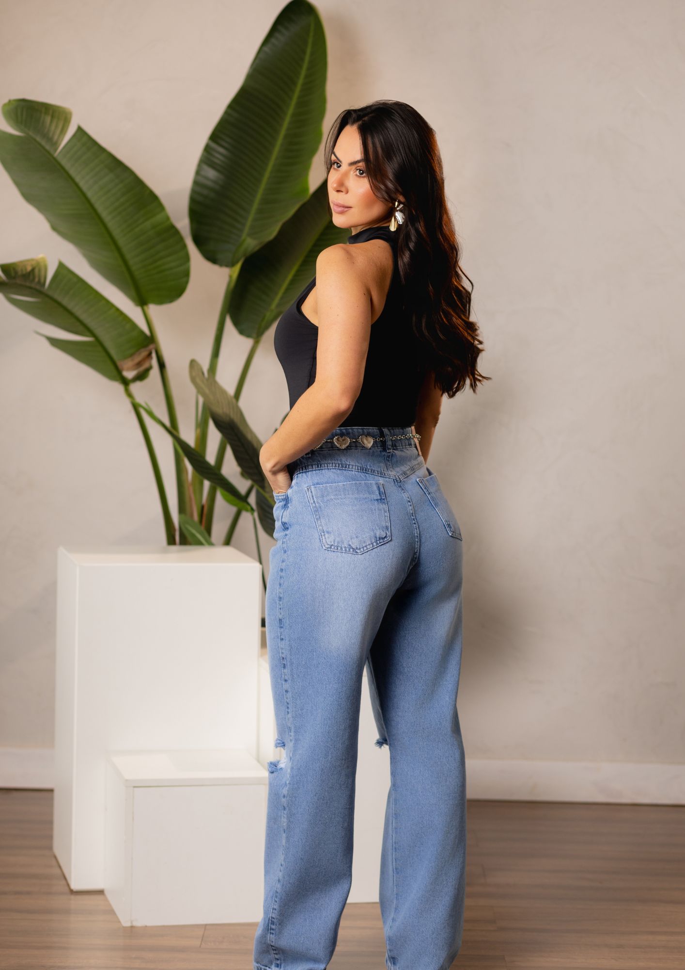 Calça Jeans Feminina Wide Leg com Rasgos - Imagem 3