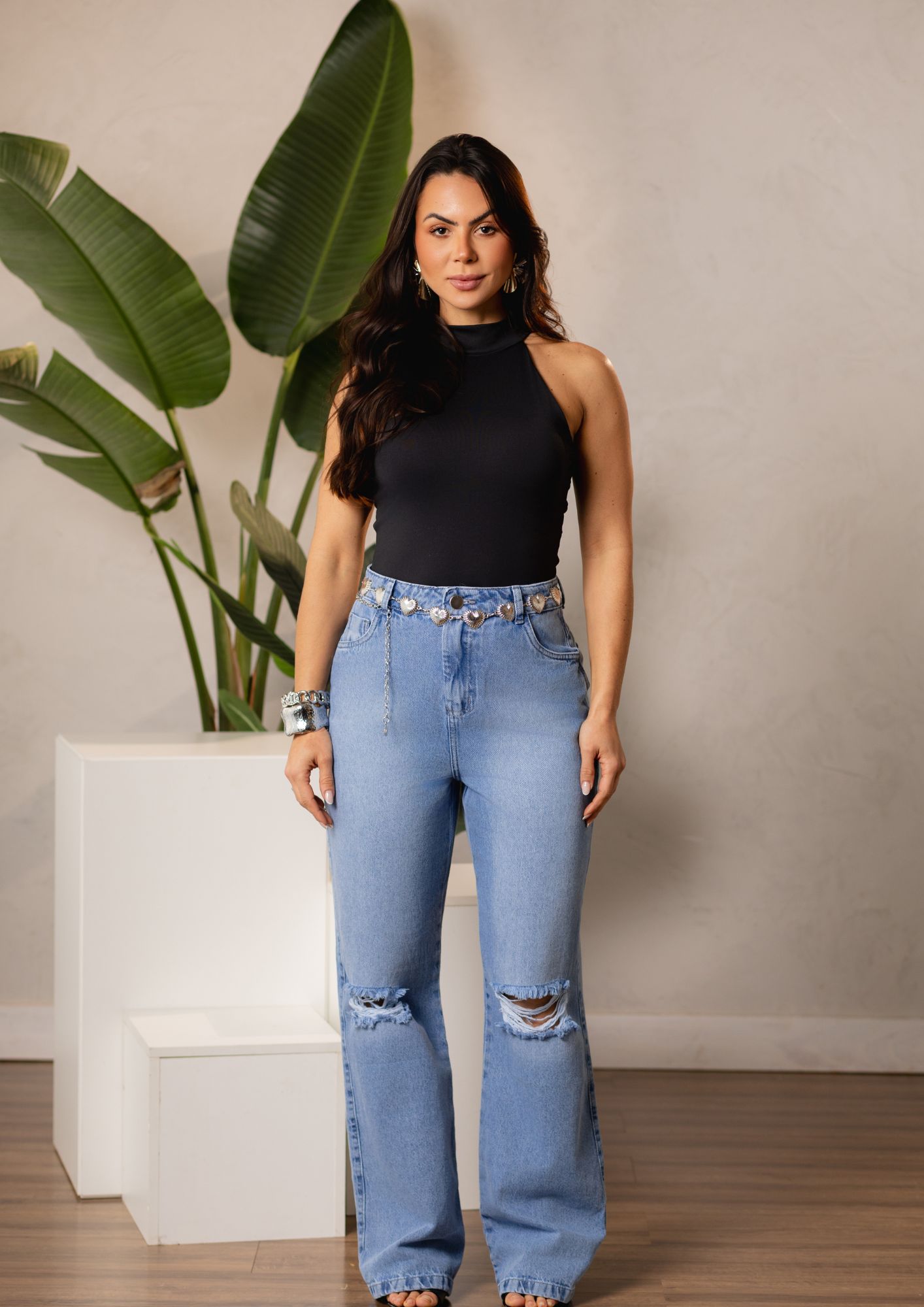 Calça Jeans Feminina Wide Leg com Rasgos