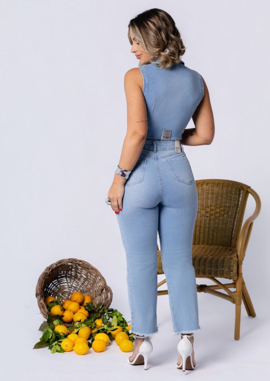 Calça Jeans Feminina Midi Pant com Lavagem Clara - Imagem 2