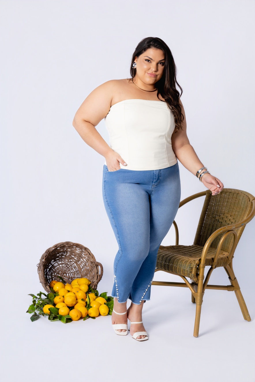 Calça midi pant com Pérolas na Barra