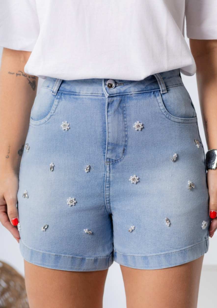 Shorts Jeans com Aplicações de Pedrarias