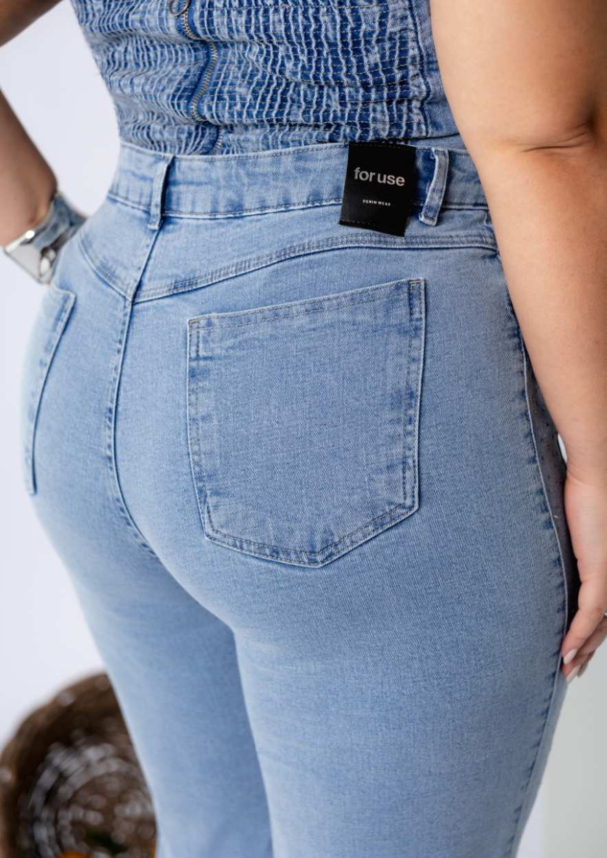 Calça Wide Leg Plus Size Detalhe na Lateral - Imagem 4